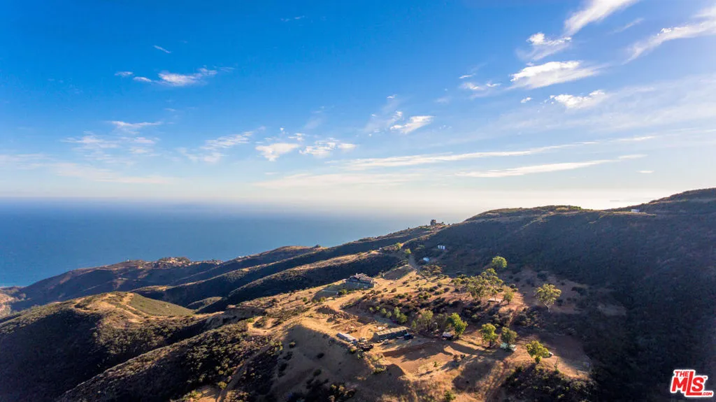 9950 Cotharin Road, Malibu, California 90265 home-pic-14