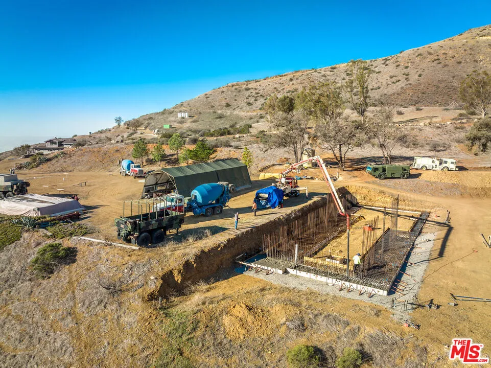 9950 Cotharin Road, Malibu, California 90265 home-pic-23