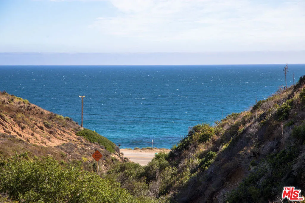 9950 Cotharin Road, Malibu, California 90265 home-pic-37