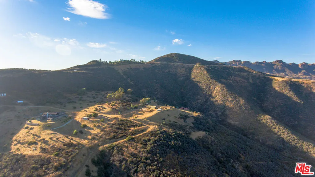 9950 Cotharin Road, Malibu, California 90265 home-pic-34