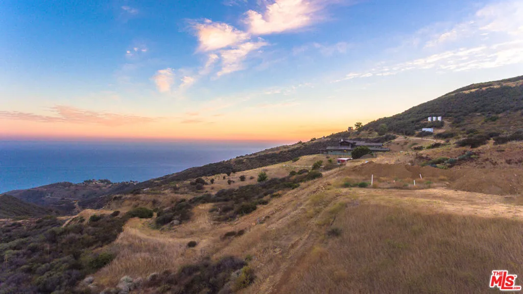 9950 Cotharin Road, Malibu, California 90265 home-pic-36