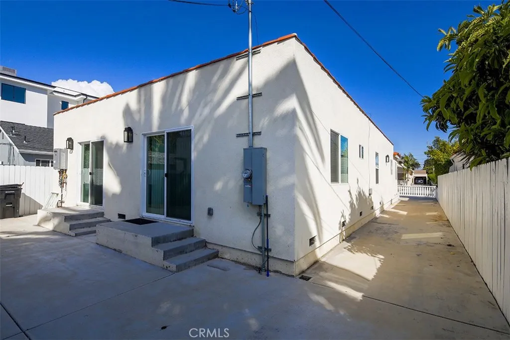 2131 2133 S Cloverdale, Los Angeles, California 90016 home-pic-8