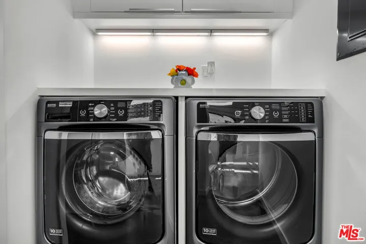 Full size upper laundry + stor