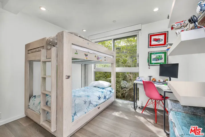 Bedroom #2 w bunk beds