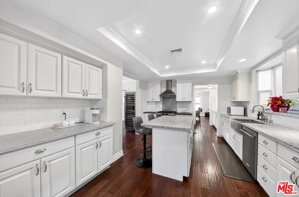 416 S Van Ness Avenue, Los Angeles, California 90020 home-pic-12