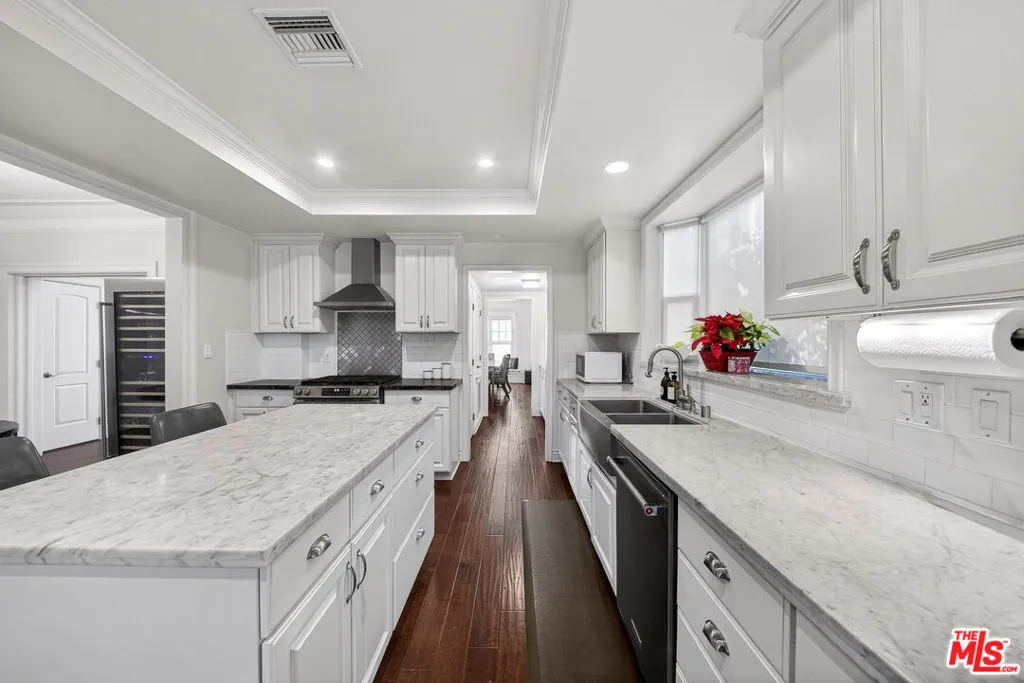 416 S Van Ness Avenue, Los Angeles, California 90020 home-pic-11