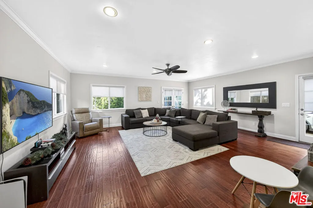 416 S Van Ness Avenue, Los Angeles, California 90020 home-pic-13