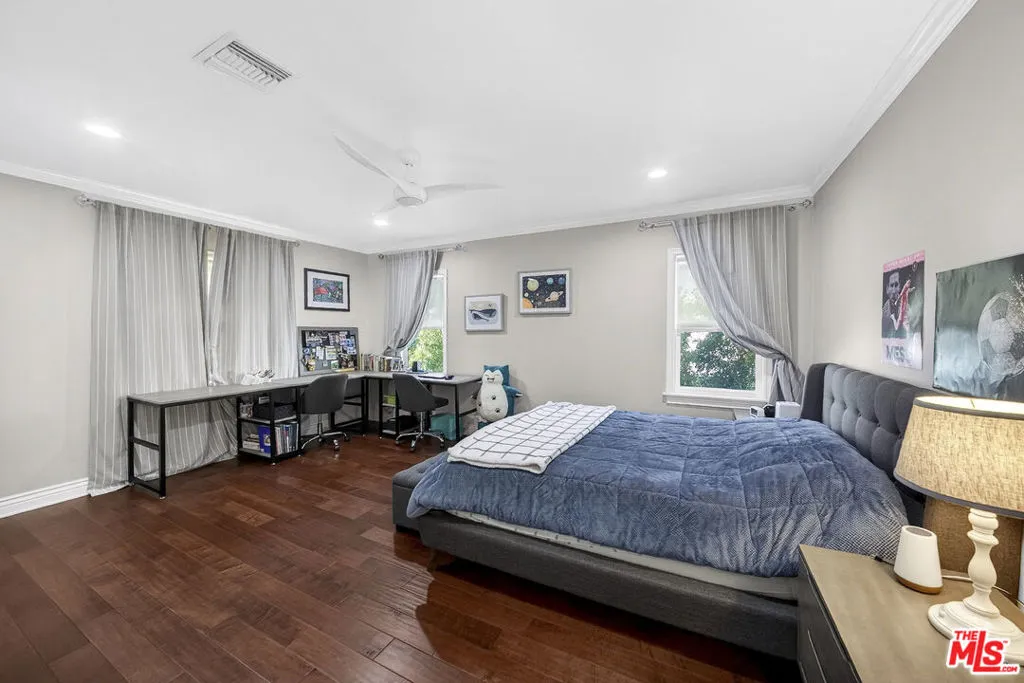 416 S Van Ness Avenue, Los Angeles, California 90020 home-pic-25