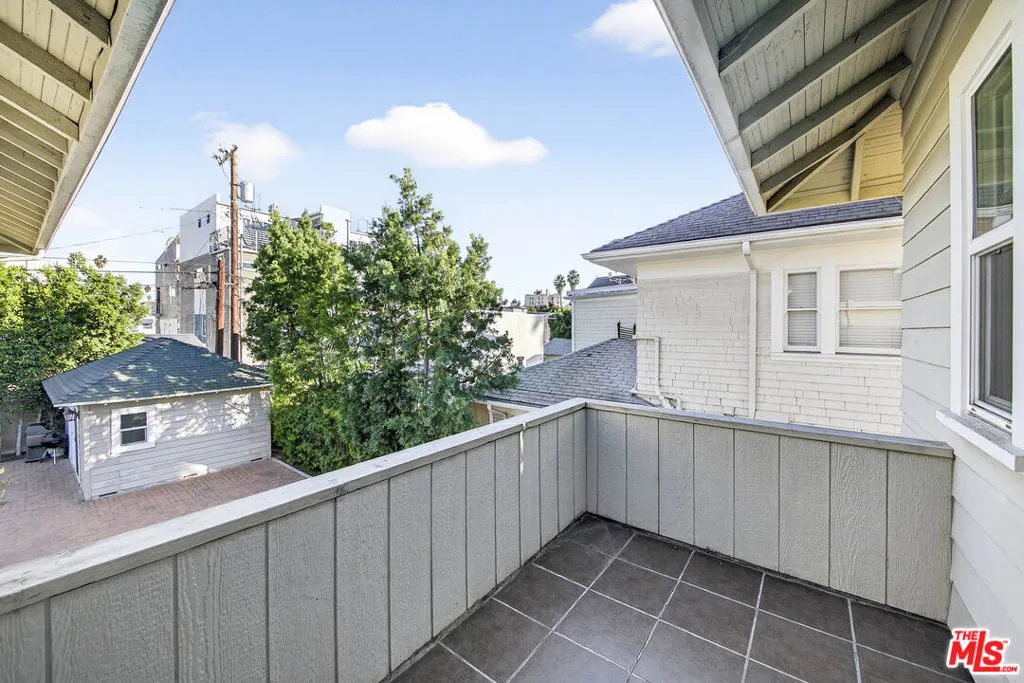 416 S Van Ness Avenue, Los Angeles, California 90020 home-pic-27