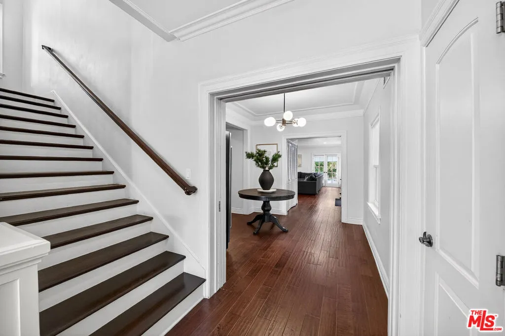416 S Van Ness Avenue, Los Angeles, California 90020 home-pic-5
