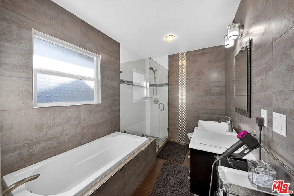 416 S Van Ness Avenue, Los Angeles, California 90020 home-pic-20