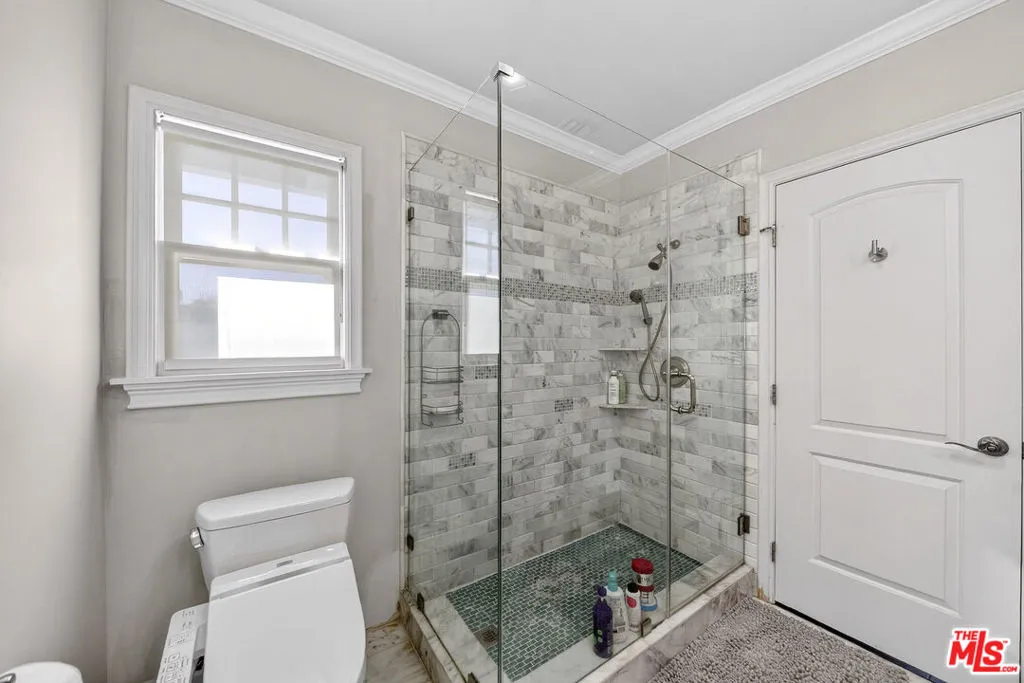 416 S Van Ness Avenue, Los Angeles, California 90020 home-pic-16