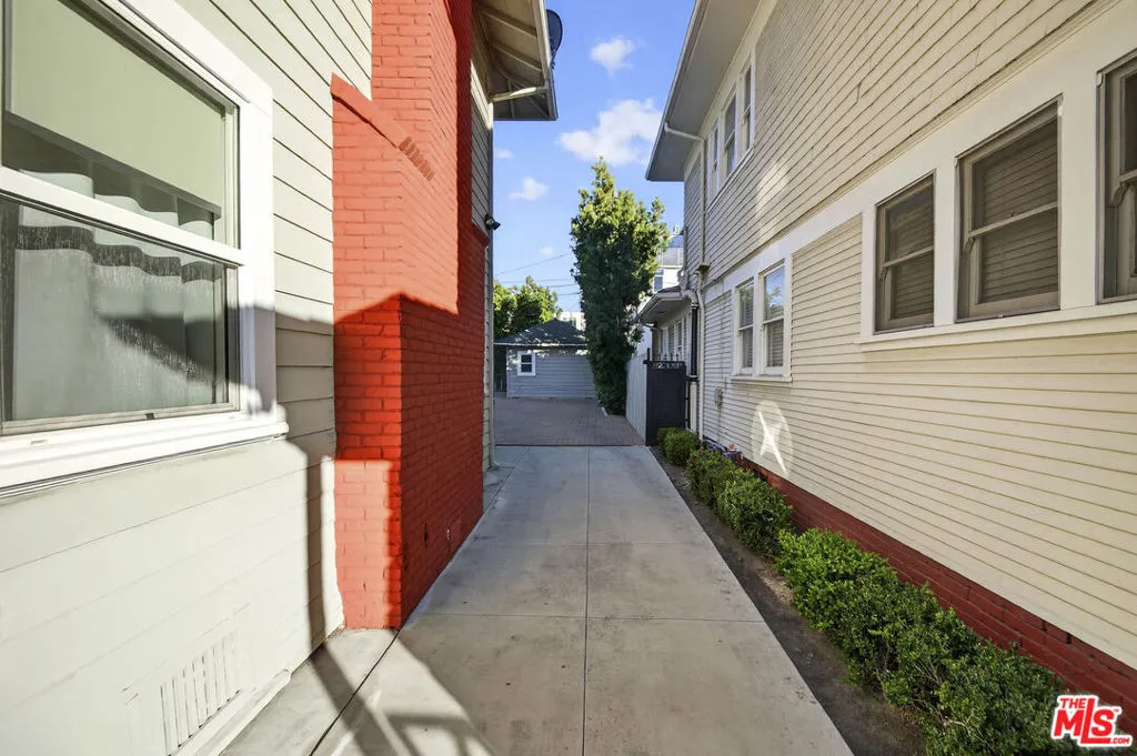 416 S Van Ness Avenue, Los Angeles, California 90020 home-pic-30