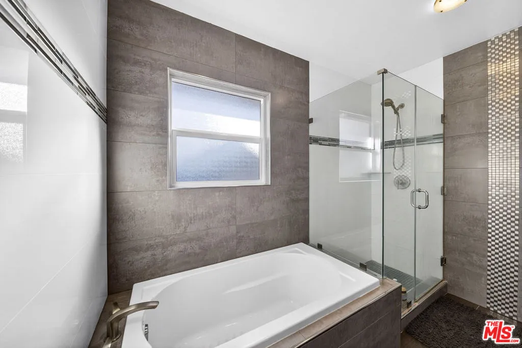416 S Van Ness Avenue, Los Angeles, California 90020 home-pic-18