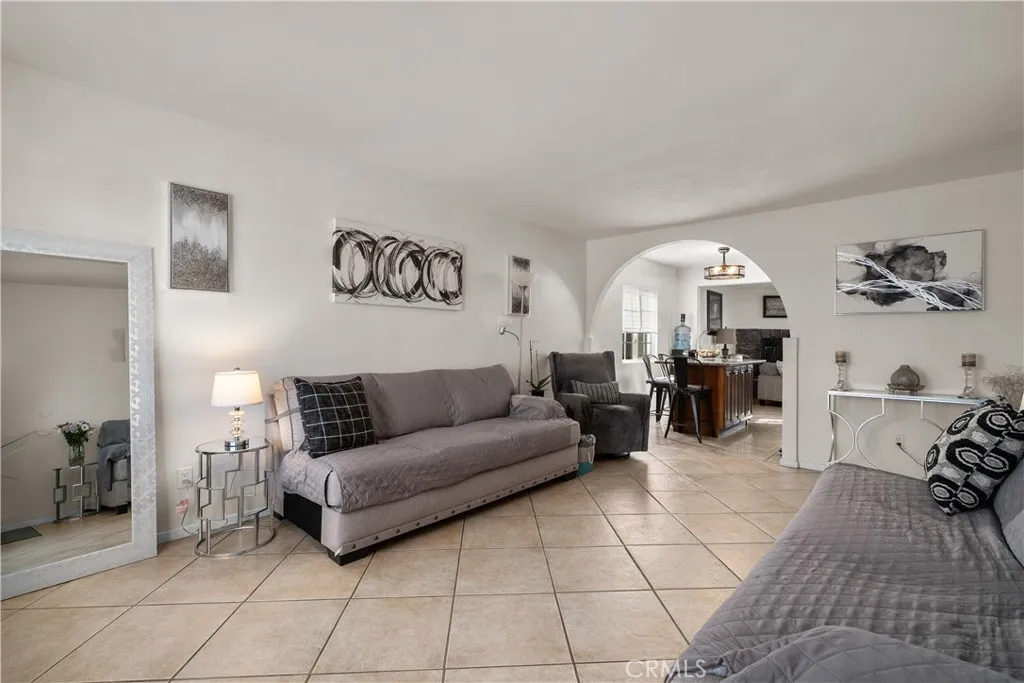 7494 Lemon Street, Fontana, California 92336 home-pic-2