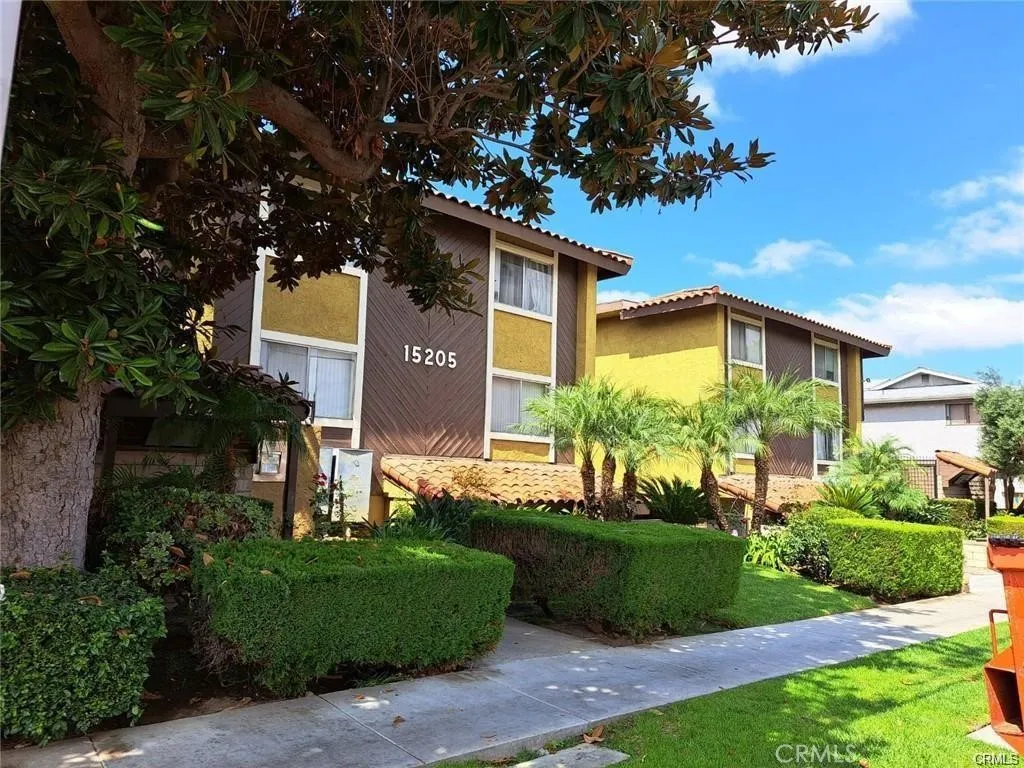 15205 S Budlong Avenue 9, Gardena, California 90247 home-pic-1
