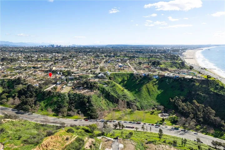 560 Radcliffe Avenue, Pacific Palisades, California 90272