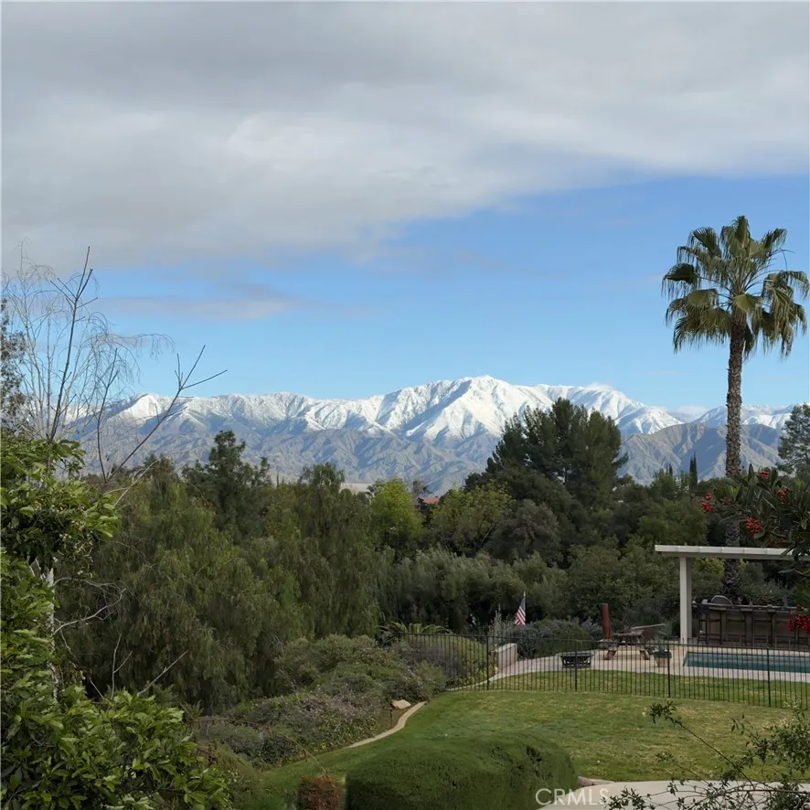 30716 E Sunset Drive S, Redlands, California 92373 home-pic-17