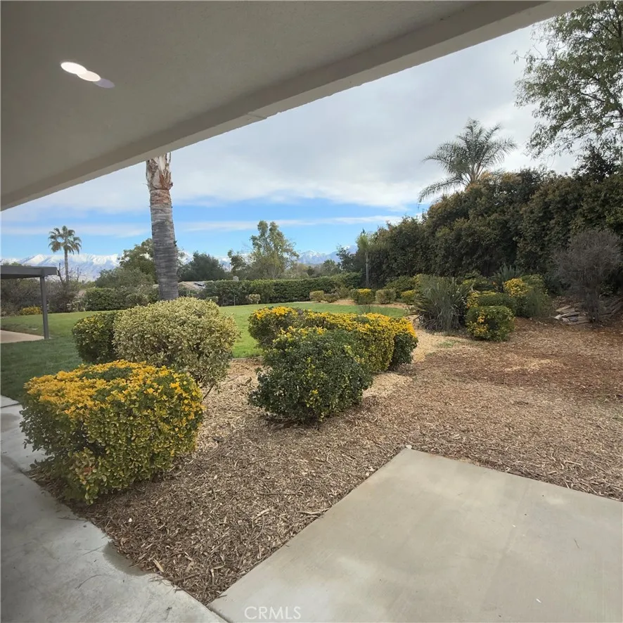 30716 E Sunset Drive S, Redlands, California 92373 home-pic-16