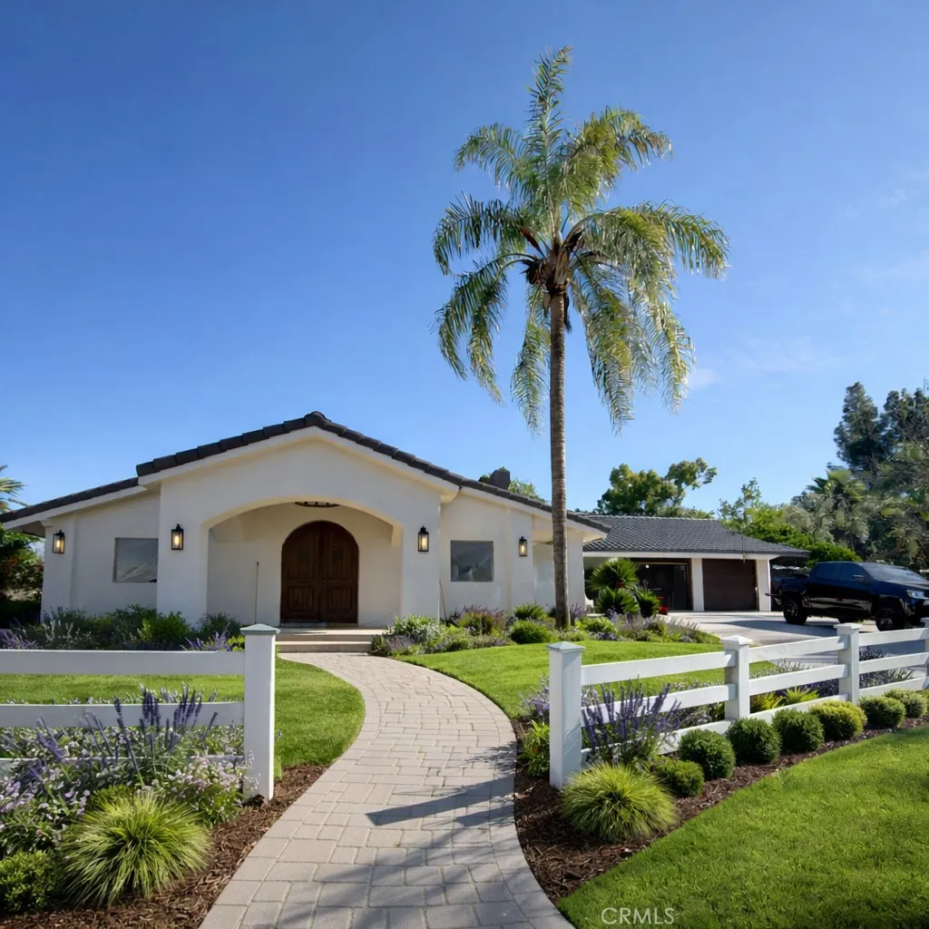 30716 E Sunset Drive S, Redlands, California 92373 home-pic-1