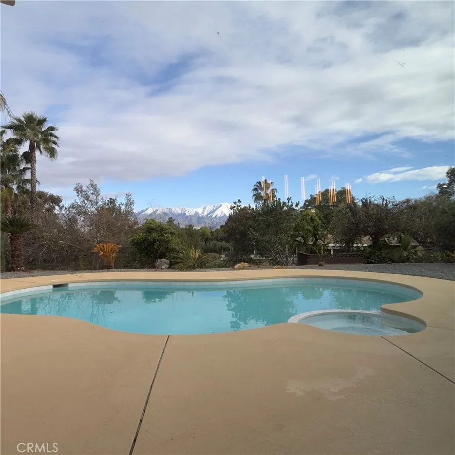 30716 E Sunset Drive S, Redlands, California 92373 home-pic-19