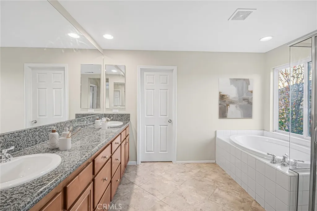 27323 English Oak Court, Canyon Country, California 91387 home-pic-13