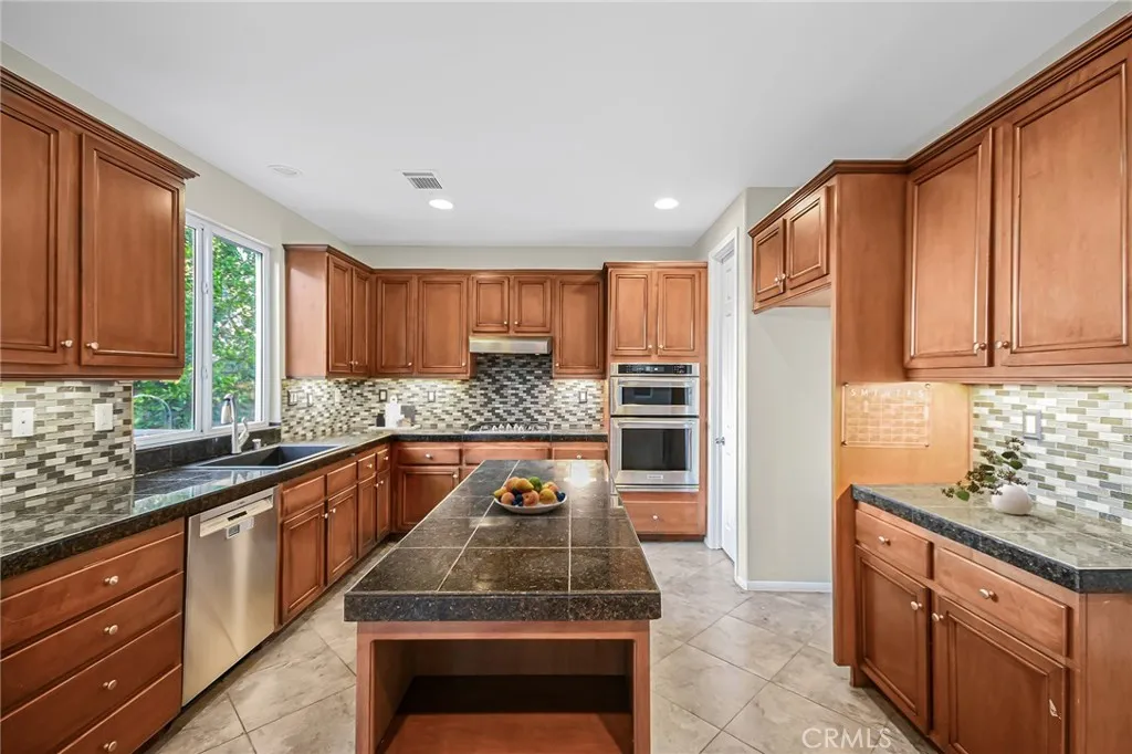 27323 English Oak Court, Canyon Country, California 91387 home-pic-6
