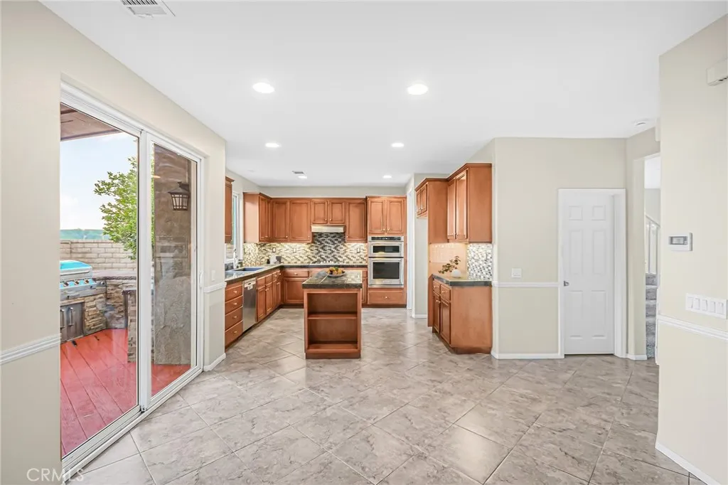 27323 English Oak Court, Canyon Country, California 91387 home-pic-5