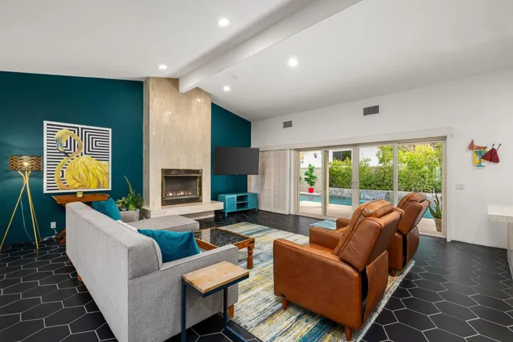 003_15-print-thstarlight_opmg_0126_015_2