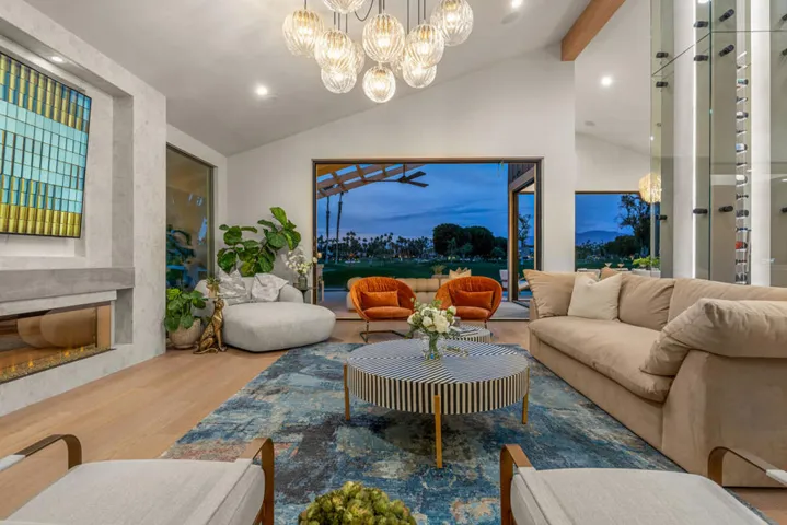 086_RCM_150RunningSpringsDr