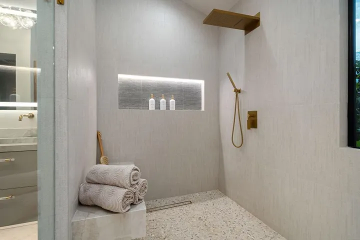 65-web-or-mls-BLW_RunningV2_1125_OPMG_06