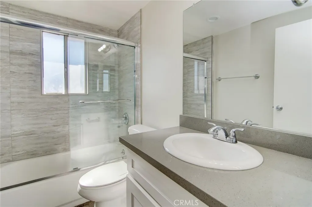 2525 N Bourbon T4, Orange, California 92865 home-pic-17