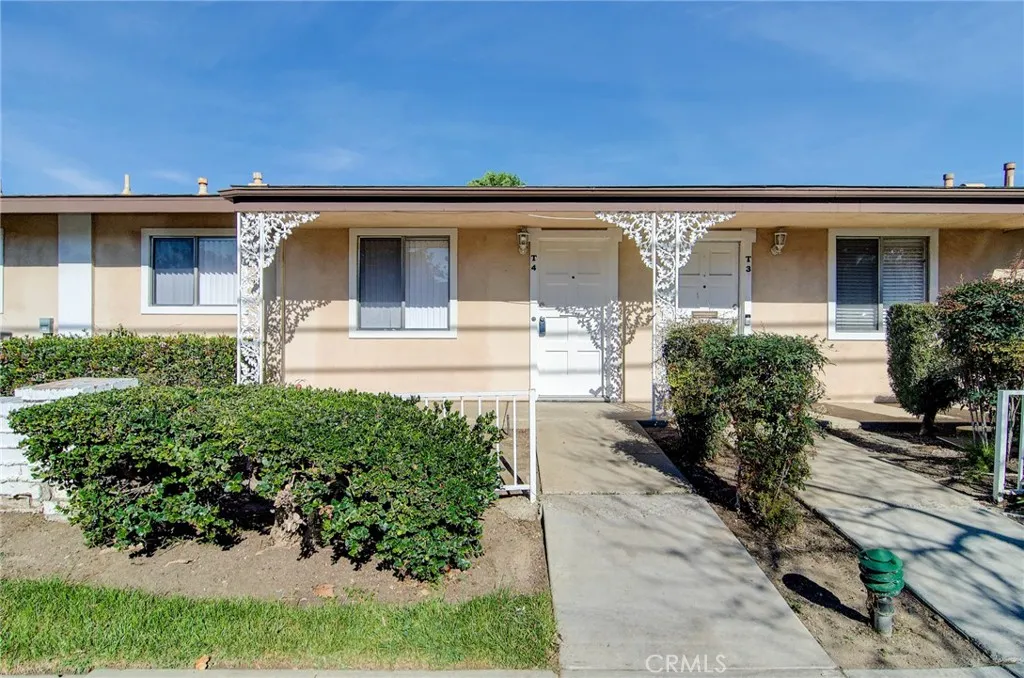 2525 N Bourbon T4, Orange, California 92865 home-pic-1