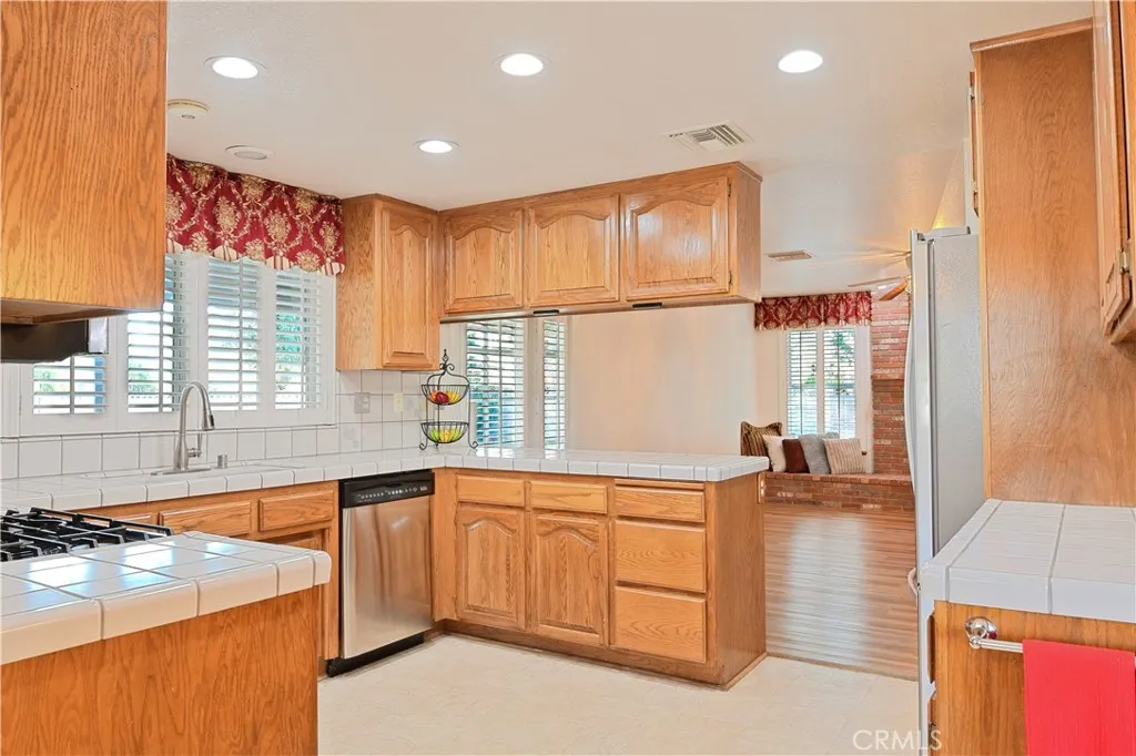 43119 Roulette, Lancaster, California 93536 home-pic-6