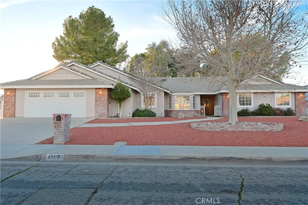 43119 Roulette, Lancaster, California 93536 home-pic-1