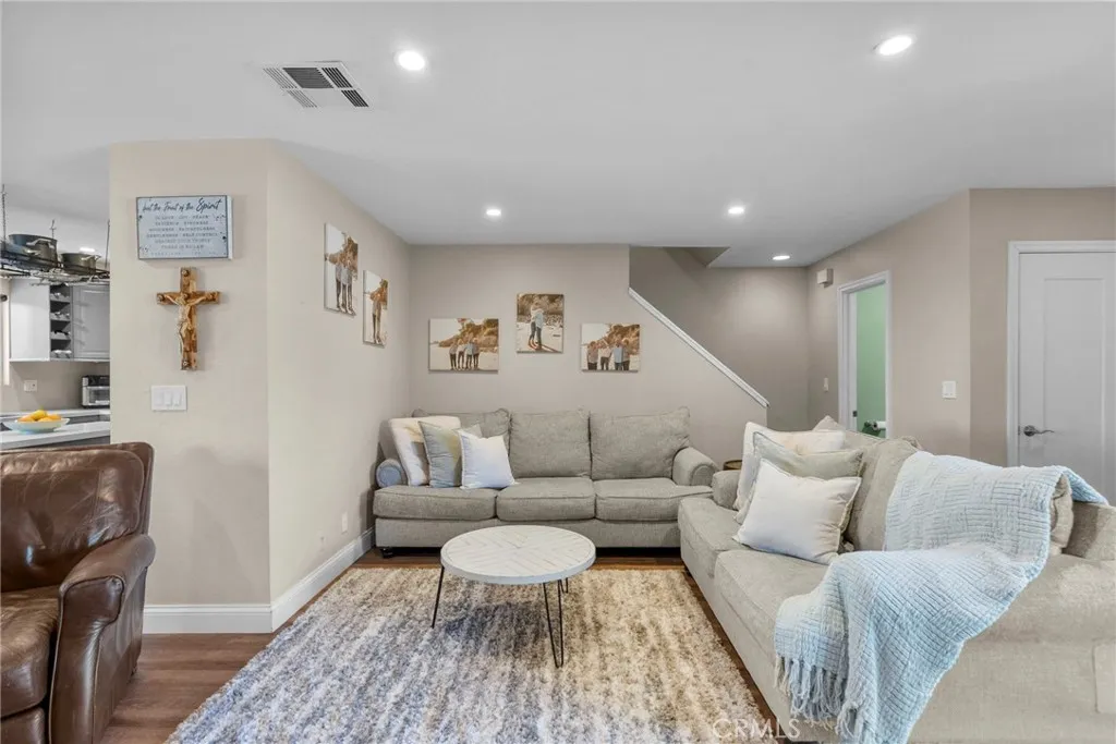 2063 Euclid Ave, Camarillo, California 93010 home-pic-2