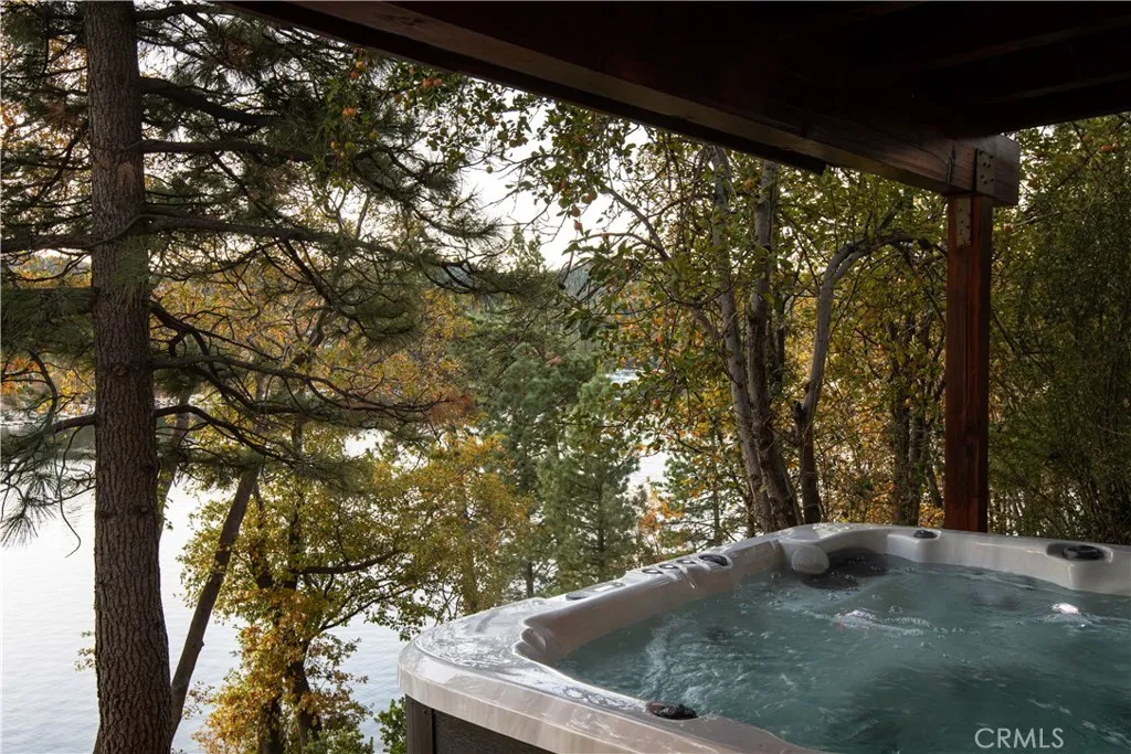 748 Shelter Cove, Lake Arrowhead, California 92352 home-pic-19
