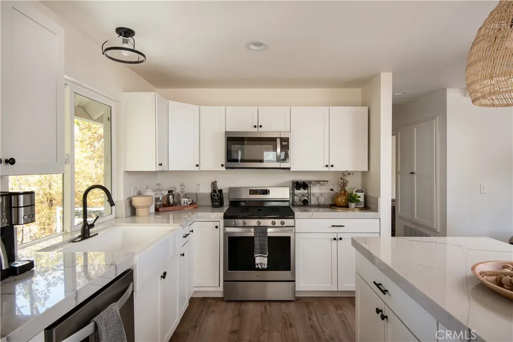 748 Shelter Cove, Lake Arrowhead, California 92352 home-pic-35