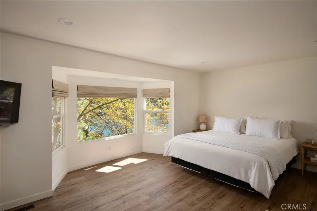 748 Shelter Cove, Lake Arrowhead, California 92352 home-pic-36