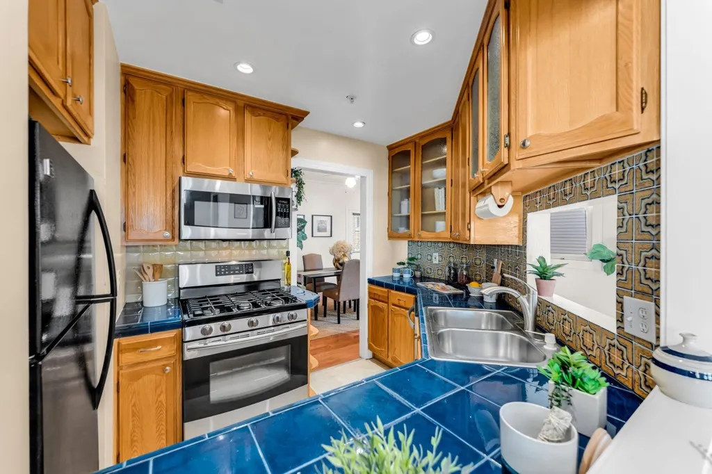 595 22nd St, Oakland, California 94612 home-pic-17