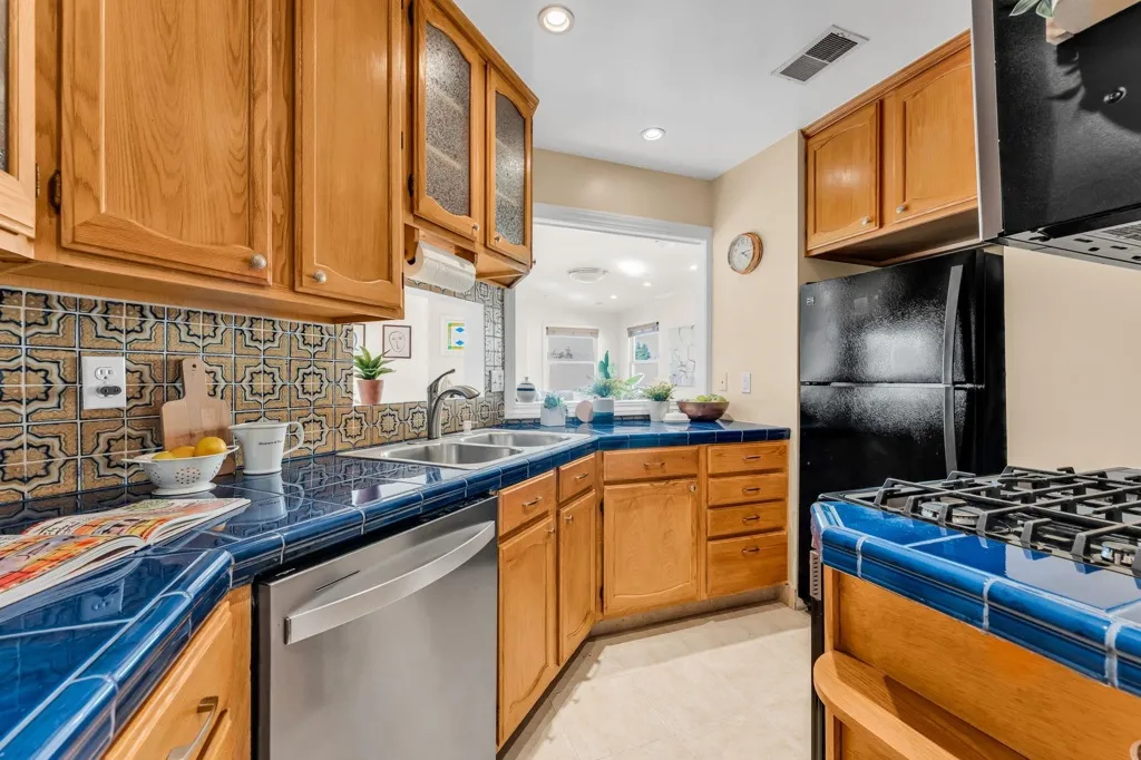 595 22nd St, Oakland, California 94612 home-pic-18