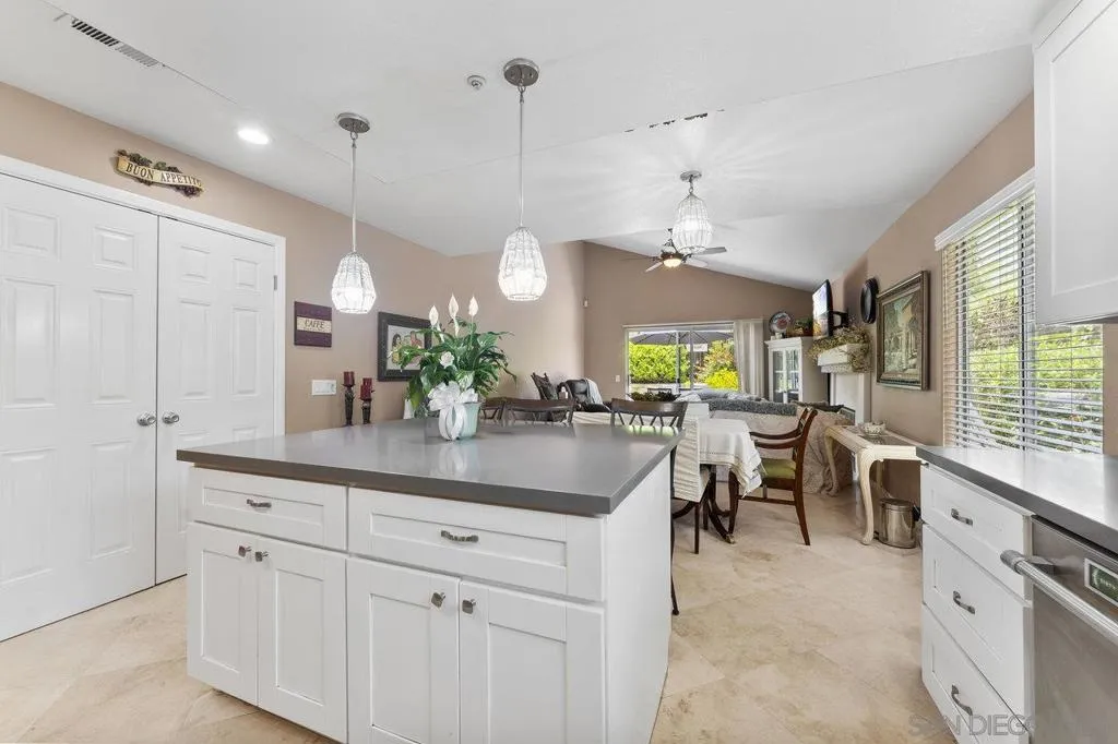 9942 Theresa Ln, Santee, California 92071 home-pic-12