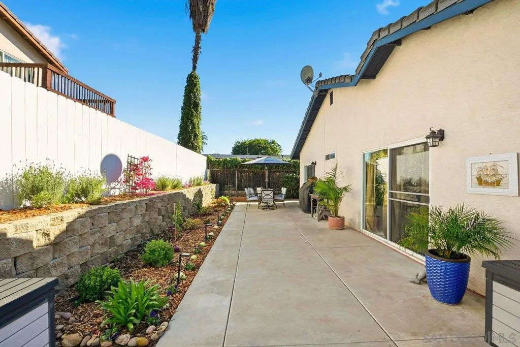 9942 Theresa Ln, Santee, California 92071 home-pic-24