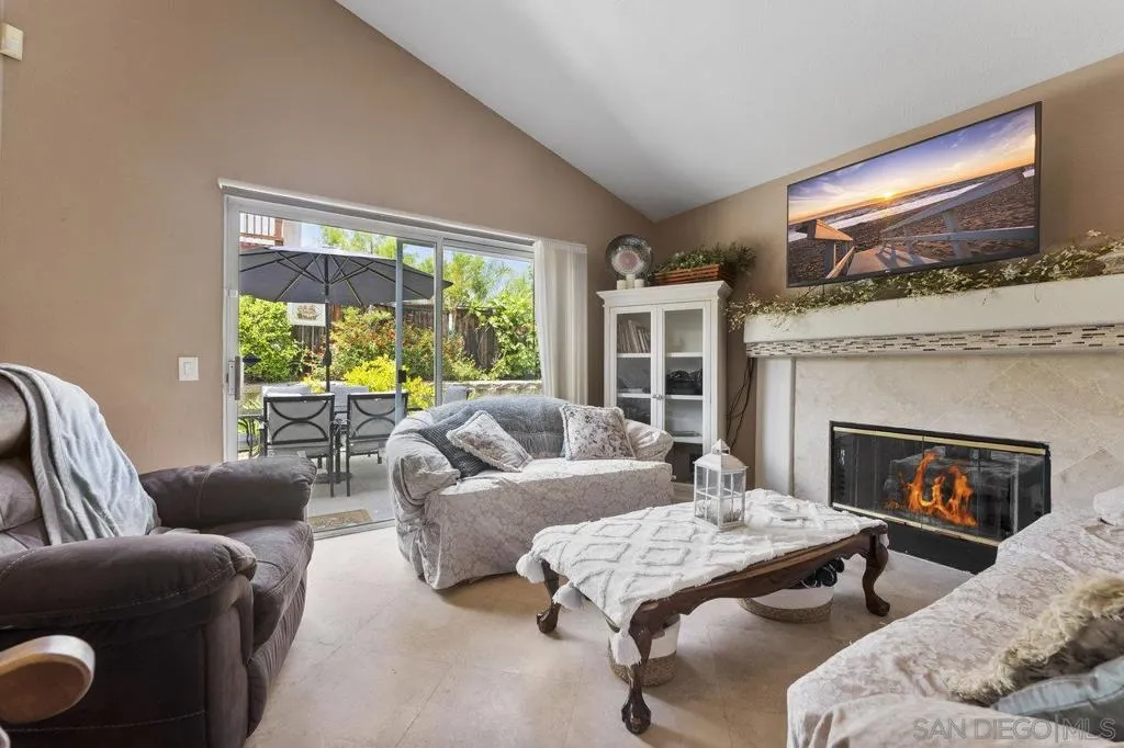 9942 Theresa Ln, Santee, California 92071 home-pic-15
