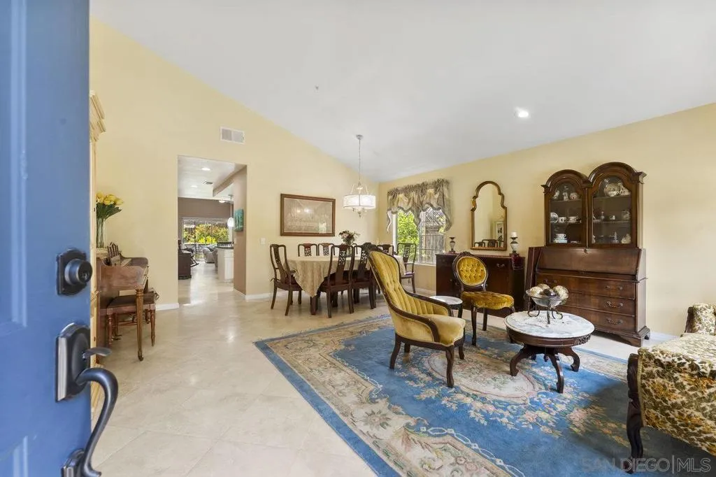 9942 Theresa Ln, Santee, California 92071 home-pic-3