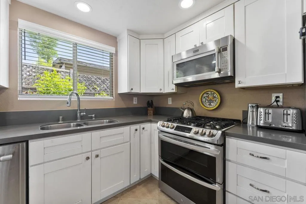 9942 Theresa Ln, Santee, California 92071 home-pic-10
