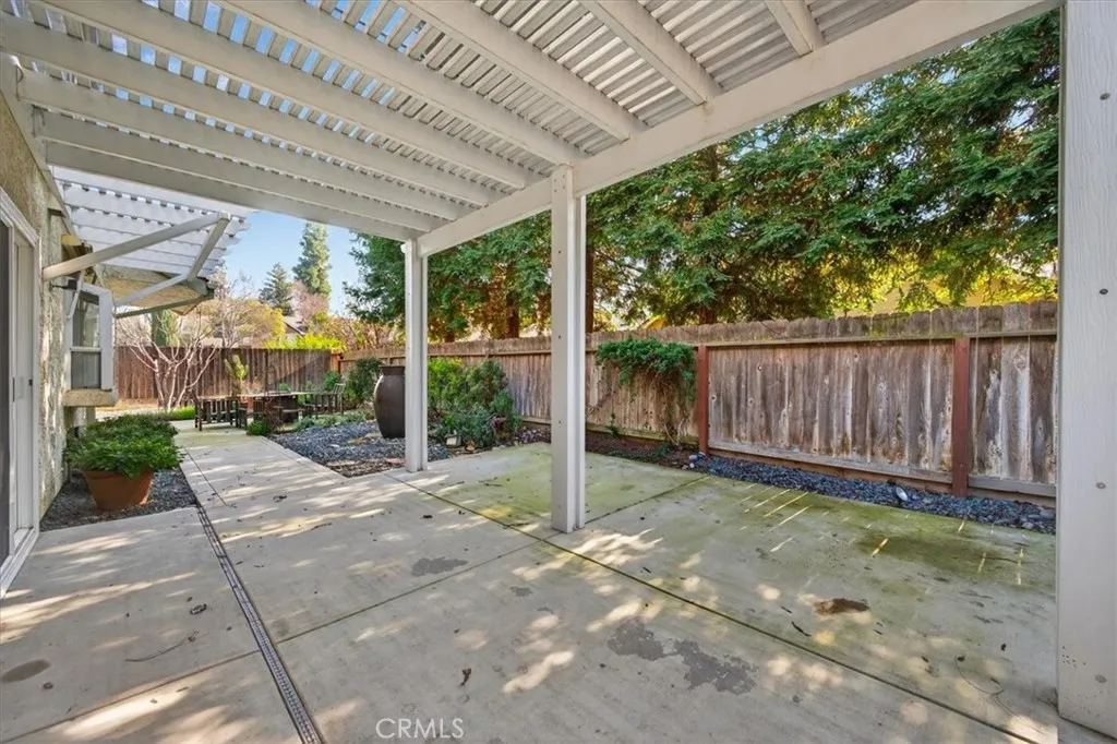 1881 E Frederick, Fresno, California 93720 home-pic-34