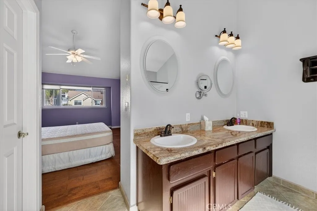 1881 E Frederick, Fresno, California 93720 home-pic-24