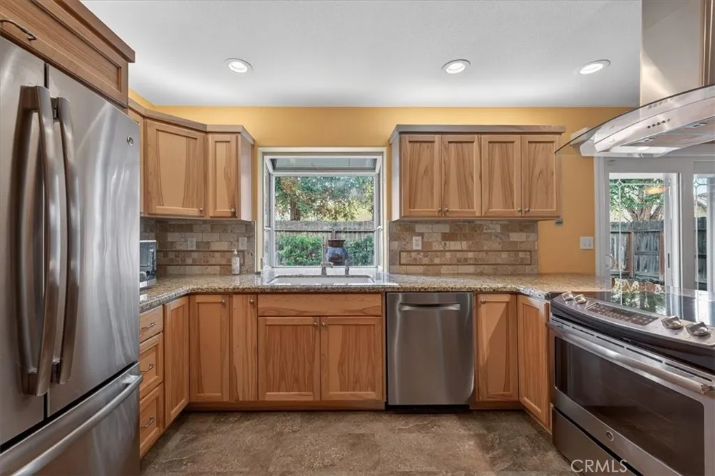 1881 E Frederick, Fresno, California 93720 home-pic-6