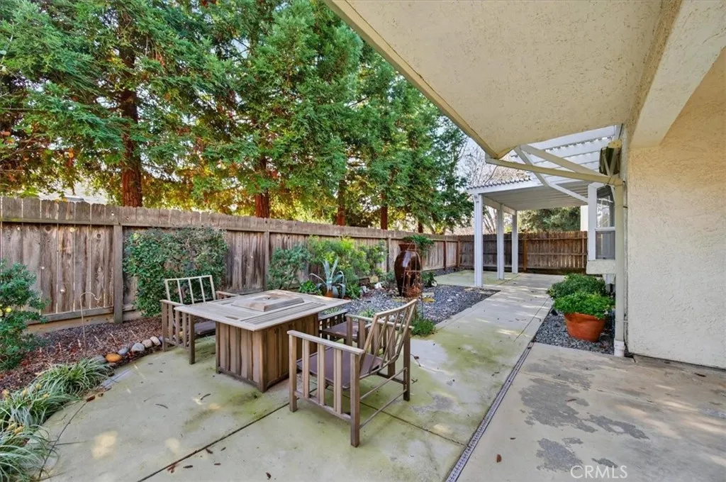 1881 E Frederick, Fresno, California 93720 home-pic-40